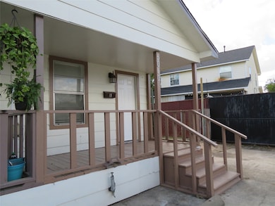 5010 Walker St unit B, Houston, TX 77023 - photo 2