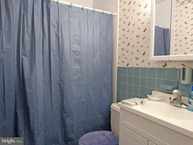 178 Walton Dr, Morrisville, PA 19067 - photo 6