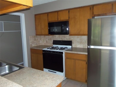 Kitchen with freestanding refrigerator, black mic