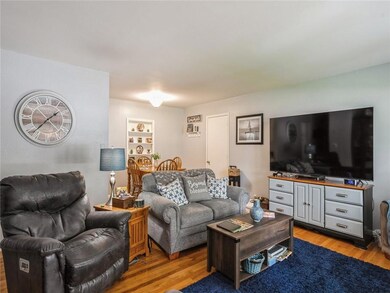 909 S 14th Ave W, Newton, IA 50208 - photo 3