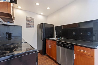 14653 Doolittle Dr, San Leandro, CA 94577 - photo 6