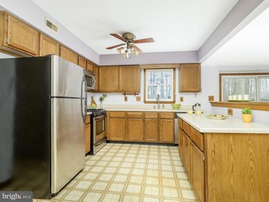 562 Croasdale Dr, Langhorne, PA 19047 - photo 5