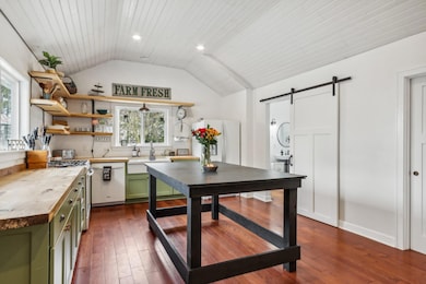 Large Country Kitchen