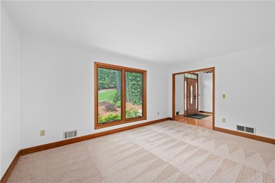 Oversized living/music/office/play room w/working 