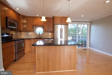 10 Box Cir, Essex, MD 21221 - photo 3