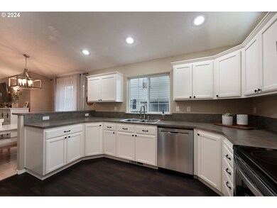 15085 SE Elm Park Dr, Clackamas, OR 97015 - photo 6