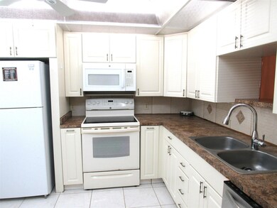 2804 Victoria Way unit E1, Coconut Creek, FL 33066 - photo 4