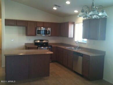 Large Kitchen w/ Island