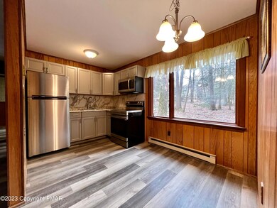 1121 Acorn Dr, Kunkletown, PA 18058 - photo 3