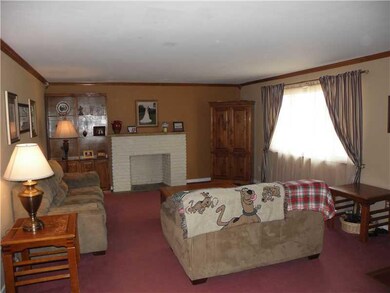 Living Room. Spacious 20x15 Living Room w/ Slate T