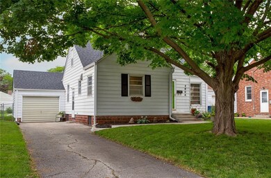 2604 48th St, Des Moines, IA 50310 - photo 2