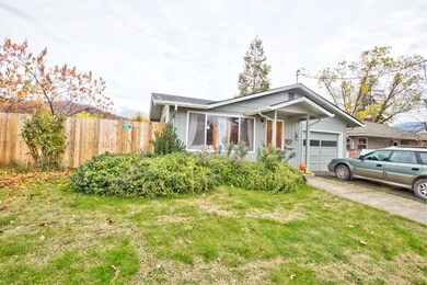 435 NE 11th St, Grants Pass, OR 97526 - photo 3