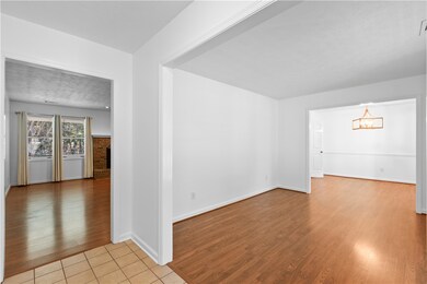 Entryway-Living room to the right
