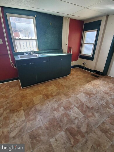 540 S Main St, Chambersburg, PA 17201 - photo 5