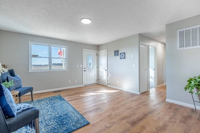 8953 Davisson Rd, Mechanicsburg, OH 43044 - photo 5