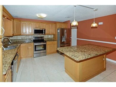 551 Mulberry Ln, Davie, FL 33325 - photo 6