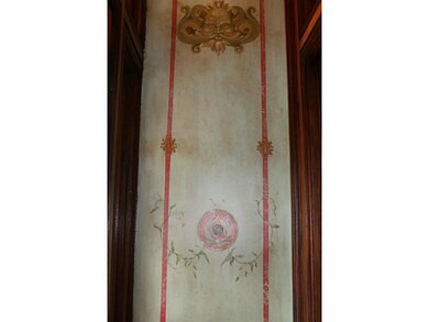 Entry/Foyer.