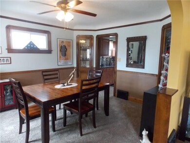 Lovely dining room with built-in in cabinets for t