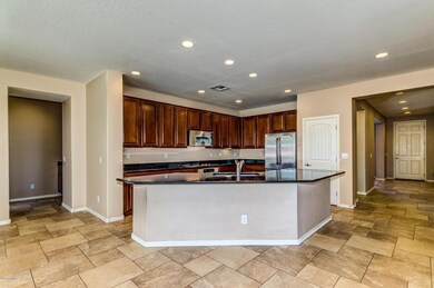 Kitchen island & breakfast bar!