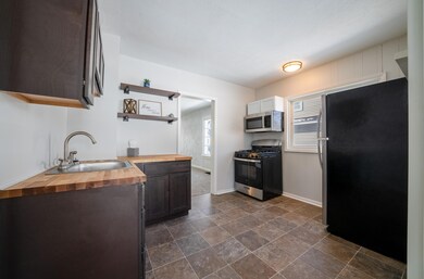 16. Kitchen 1