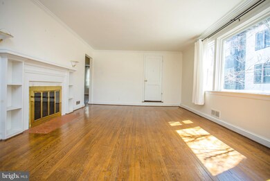 7007 Haycock Rd, Falls Church, VA 22043 - photo 4