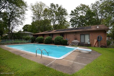 19 Wilkes Ln, Mountain Top, PA 18707 - photo 2