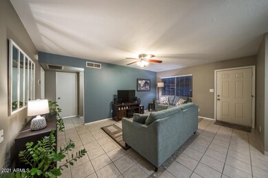 926 Acorn - 5 Living