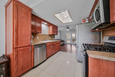 8607 Sunmoore Ct, Houston, TX 77088 - photo 7