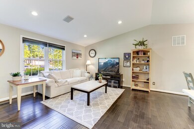 12913 Framingham Ct, Herndon, VA 20171 - photo 7