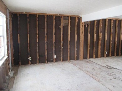 400 Willow Run (11) LIVING ROOM,