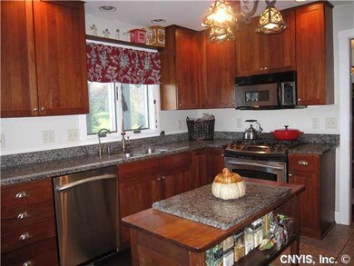 Kitchen Gorgeous cabinets and granite - sorry, the