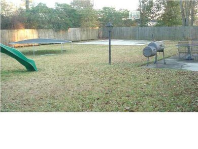 BACK YARD W PRIVACY FENCE