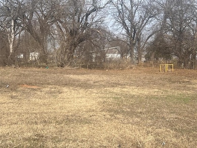 928 W Delaware Ave, Chickasha, OK 73018 - photo 2