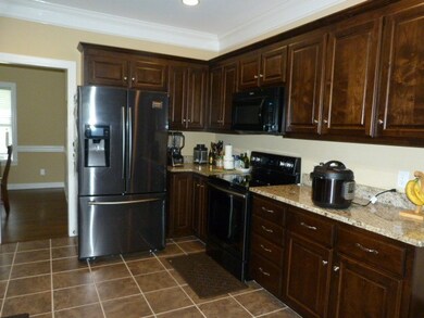 212 Hamilton Ct, Manchester, TN 37355 - photo 7