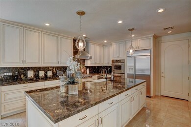 Spacious Kitchen, Center Island, Granite Counters,
