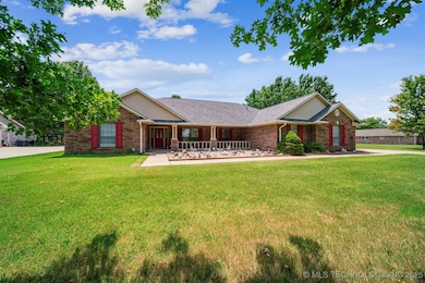 1208 NE 5th St, Pryor, OK 74361 - photo 3
