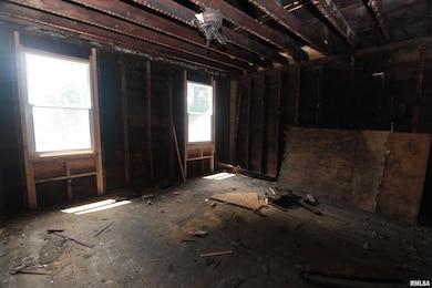 2243 W 4th St, Davenport, IA 52802 - photo 4