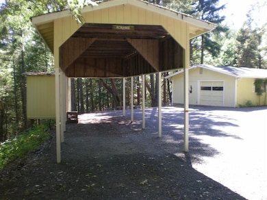 213 Hawksdale Dr, Grants Pass, OR 97526 - photo 2