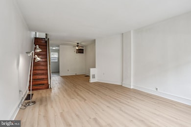 1547 S Myrtlewood St, Philadelphia, PA 19146 - photo 3