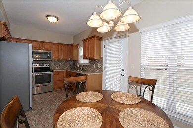 8945 Boehm Dr, Lenexa, KS 66219 - photo 4