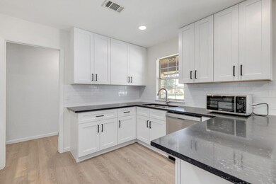 Kitchen with appliances with stainless steel fini