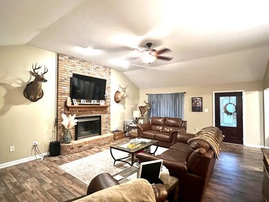 1166 David Benjamin Dr, McComb, MS 39648 - photo 2