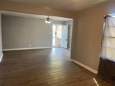 8814 Delilah St, Houston, TX 77033 - photo 4