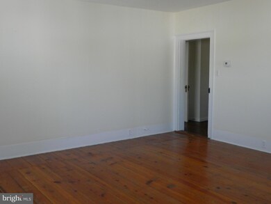 107 S High St unit . B, Edinburg, VA 22824 - photo 3