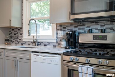 2619 N Howell St, Davenport, IA 52804 - photo 6