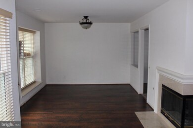 9238 Cardinal Forest Ln unit 9238C-, Lorton, VA 22079 - photo 5
