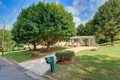 543 E Morehead St, Reidsville, NC 27320 - photo 3