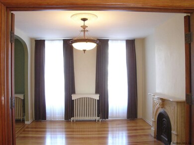 128 Chestnut St, Albany, NY 12210 - photo 4