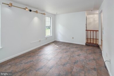 10112 Walnut Wood Ct, Burke, VA 22015 - photo 2