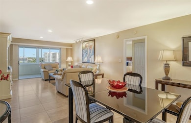1125 W Peppertree Dr unit 706, Sarasota, FL 34242 - photo 5
